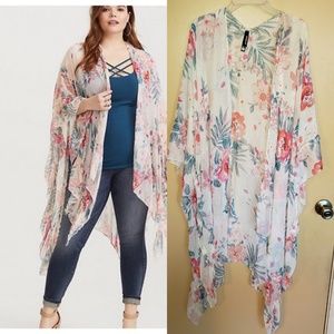 Torrid one size cream and coral floral kimono